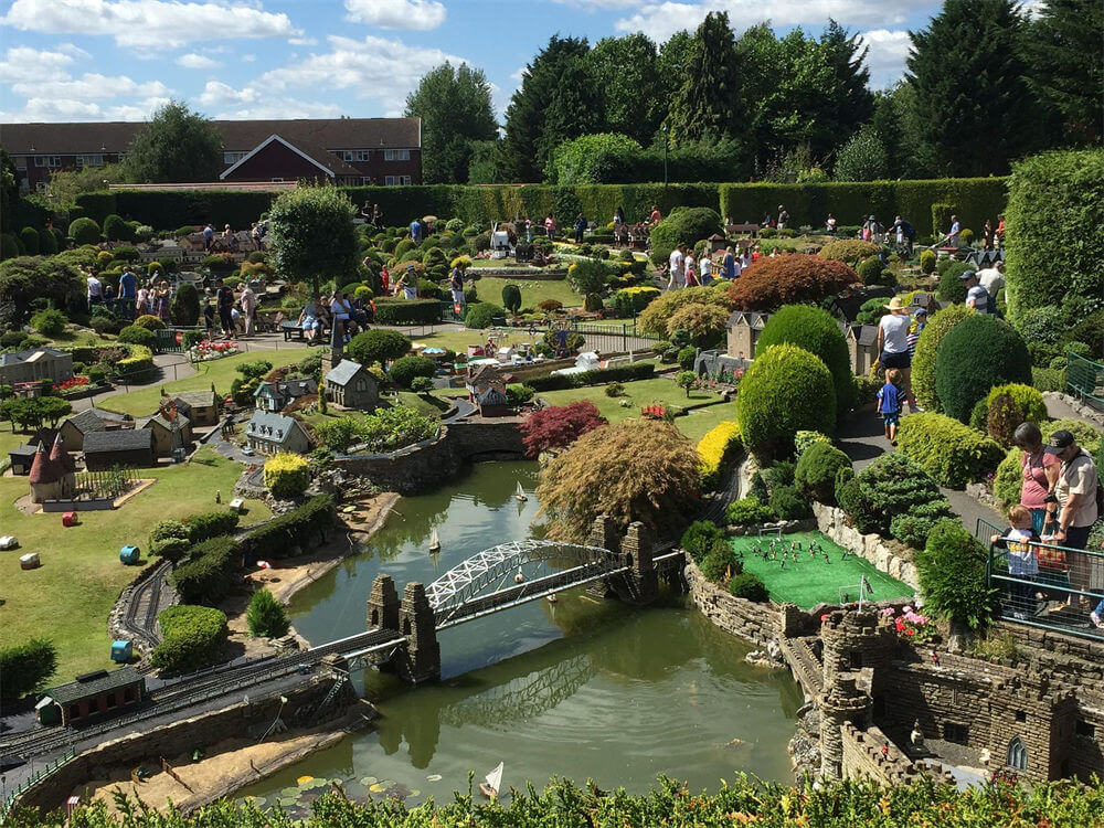 贝肯斯科特原始模范村(Bekonscot Model Village)